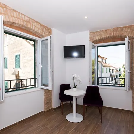 Peruzovic 3 بيت ضيافة