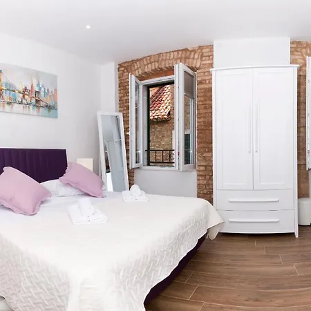 Peruzovic 3 بيت ضيافة 4*