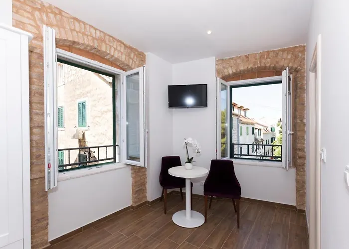 Peruzovic 3 Gostinjska kuća